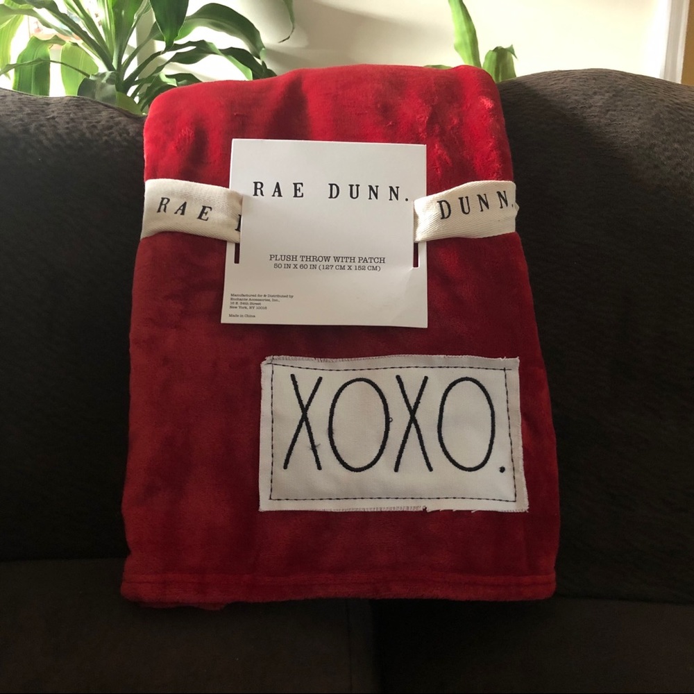 🔹SOLD🔹Rae Dunn Plush Throw